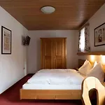 Haus Tanneck 게스트하우스 *